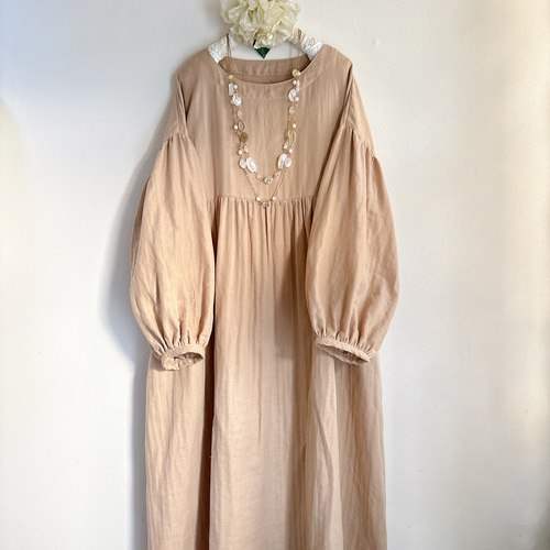 新色 大人のバルーンスリーブワンピース｜選べる袖デザイン｜ベージュ