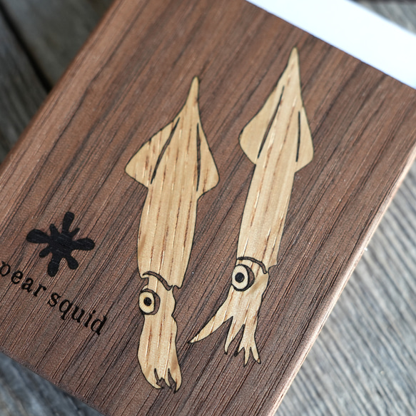 木製名刺入れ　『ヤリイカ』 3枚目の画像