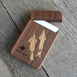 木製名刺入れ　『ヤリイカ』 1枚目の画像