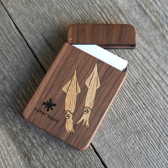木製名刺入れ　『ヤリイカ』 1枚目の画像