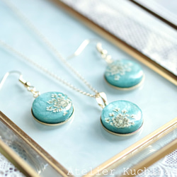 【訂製款】樹脂藝術圓形吊墜 <綠山> 第10張的照片