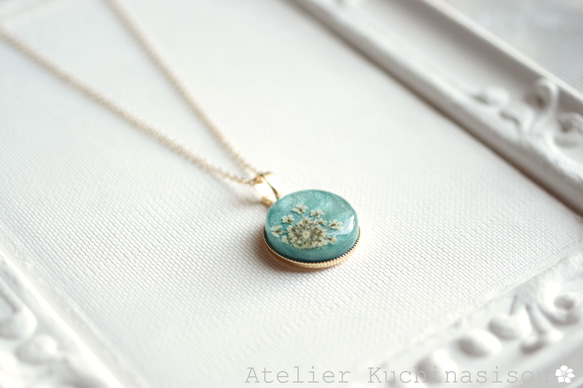 【訂製款】樹脂藝術圓形吊墜 <綠山> 第6張的照片