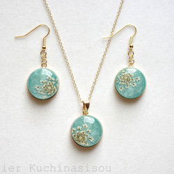 【訂製款】樹脂藝術圓形吊墜 <綠山> 第8張的照片