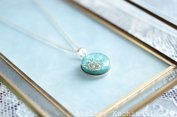 【訂製款】樹脂藝術圓形吊墜 <綠山> 第7張的照片