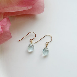 【カランコエの雫】14KGF アクアマリン ペアシェイプ ピアス 2枚目の画像