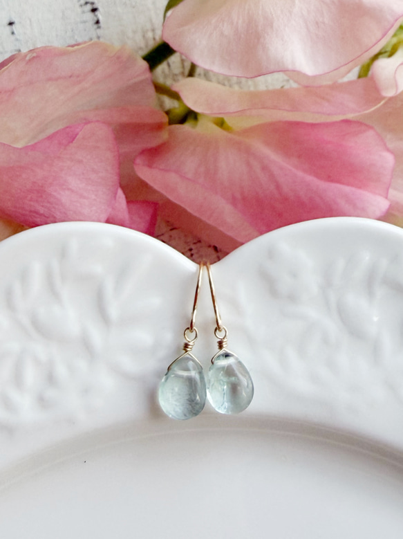 【カランコエの雫】14KGF アクアマリン ペアシェイプ ピアス 1枚目の画像