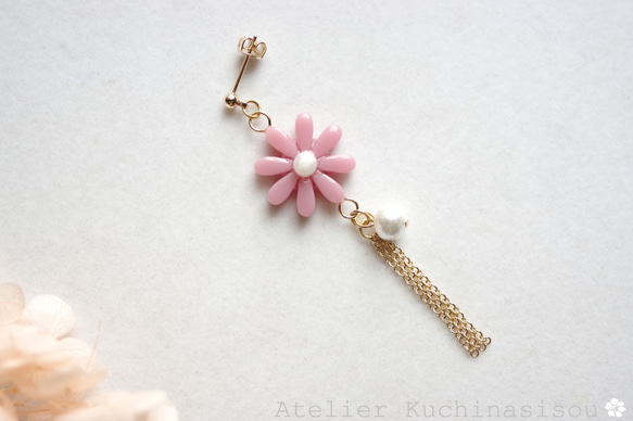 【訂製款】樹脂藝術花朵、棉質珍珠和流蘇耳環（受祝福者） 第3張的照片