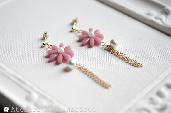 【訂製款】樹脂藝術花朵、棉質珍珠和流蘇耳環（受祝福者） 第9張的照片