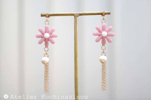 【訂製款】樹脂藝術花朵、棉質珍珠和流蘇耳環（受祝福者） 第6張的照片