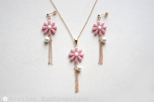 【訂製款】樹脂藝術花朵、棉質珍珠和流蘇耳環（受祝福者） 第11張的照片