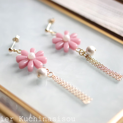 【訂製款】樹脂藝術花朵、棉質珍珠和流蘇耳環（受祝福者） 第8張的照片