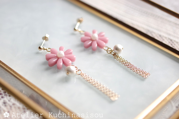 【訂製款】樹脂藝術花朵、棉質珍珠和流蘇耳環（受祝福者） 第8張的照片