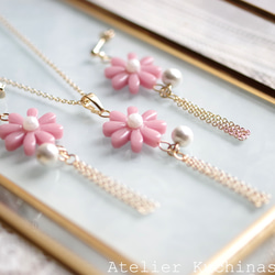 【訂製款】樹脂藝術花朵、棉質珍珠和流蘇耳環（受祝福者） 第12張的照片