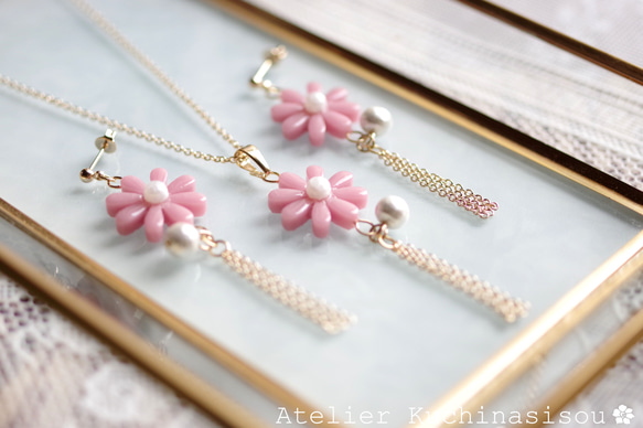 【訂製款】樹脂藝術花朵、棉質珍珠和流蘇耳環（受祝福者） 第12張的照片