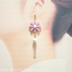 【訂製款】樹脂藝術花朵、棉質珍珠和流蘇耳環（受祝福者） 第4張的照片