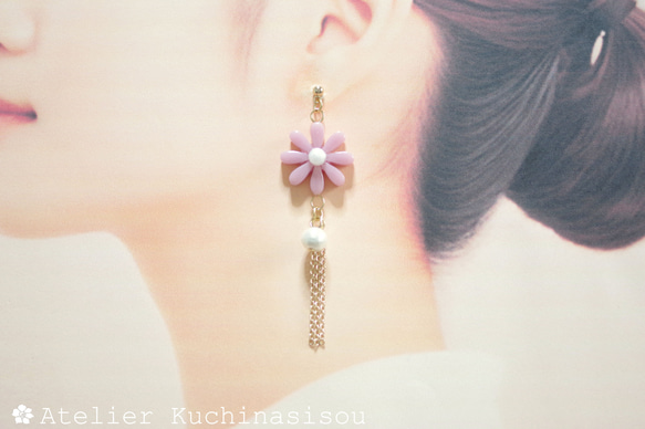 【訂製款】樹脂藝術花朵、棉質珍珠和流蘇耳環（受祝福者） 第4張的照片