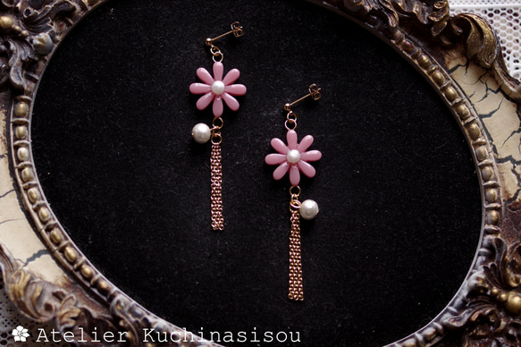 【訂製款】樹脂藝術花朵、棉質珍珠和流蘇耳環（受祝福者） 第10張的照片
