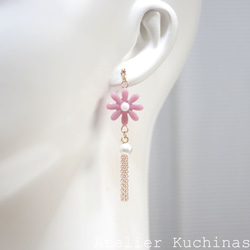 【訂製款】樹脂藝術花朵、棉質珍珠和流蘇耳環（受祝福者） 第5張的照片