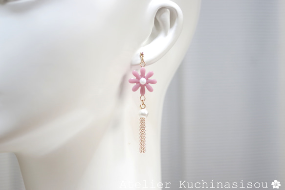 【訂製款】樹脂藝術花朵、棉質珍珠和流蘇耳環（受祝福者） 第5張的照片