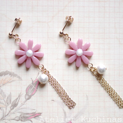 【訂製款】樹脂藝術花朵、棉質珍珠和流蘇耳環（受祝福者） 第7張的照片