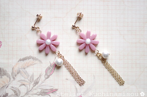 【訂製款】樹脂藝術花朵、棉質珍珠和流蘇耳環（受祝福者） 第7張的照片