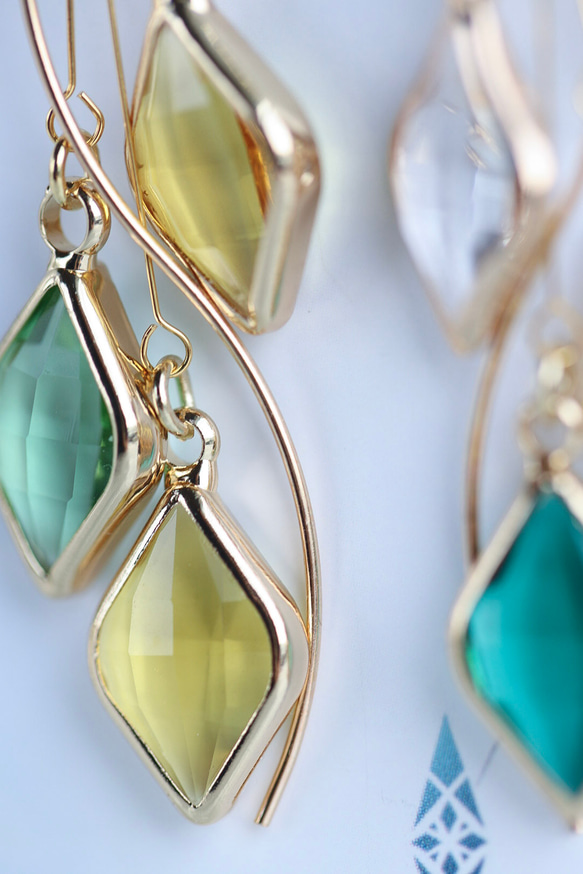 【365日企画】4/9誕生日カラー 『黄昏の小陽(ウォールフラワー）』ガラスアクセサリー 2枚目の画像