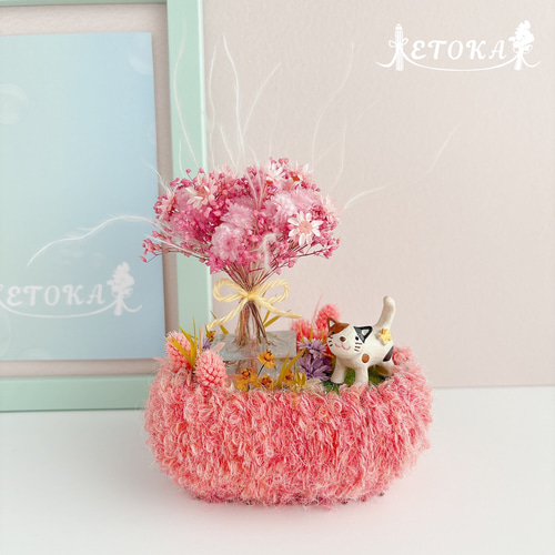 小さな花の庭 ｜「ピンクの花咲く花束公園①(くるくる毛糸ベース