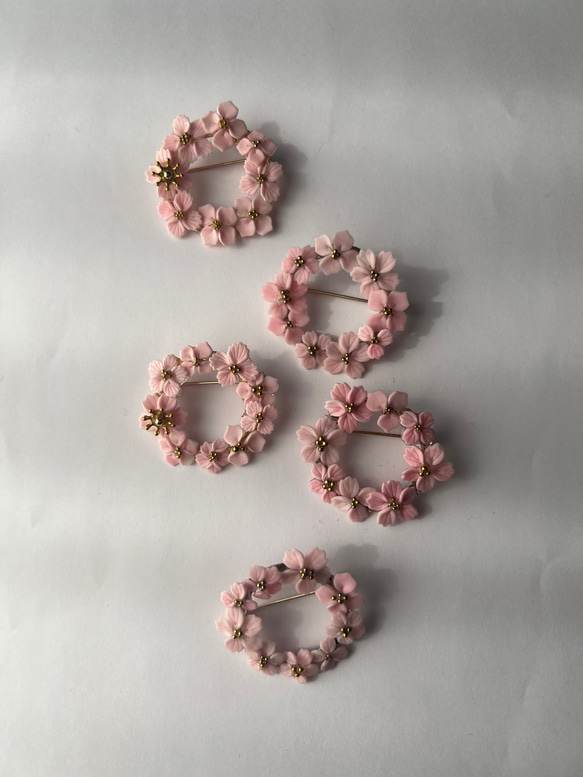 桜のブローチ 2枚目の画像