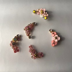 連なる桜のイヤーカフ 2枚目の画像