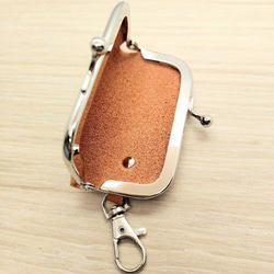 がま口 小さい財布 キーホルダー 8cm ライトブラウン 革 レザー 印鑑入れ コインケース 小銭入れ 4枚目の画像