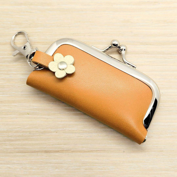がま口 小さい財布 キーホルダー 8cm ライトブラウン 革 レザー 印鑑入れ コインケース 小銭入れ 1枚目の画像