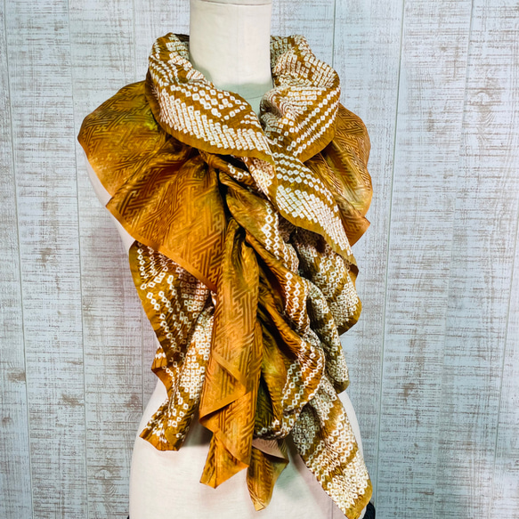 着物リメイク＊黄土色正絹綸子＆鹿の子絞りグラデーションふわふわ＆ひらひらギャザーストール 6枚目の画像