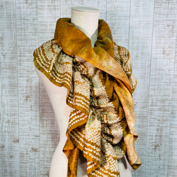 着物リメイク＊黄土色正絹綸子＆鹿の子絞りグラデーションふわふわ＆ひらひらギャザーストール 4枚目の画像