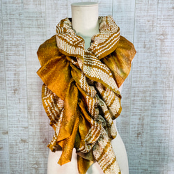 着物リメイク＊黄土色正絹綸子＆鹿の子絞りグラデーションふわふわ＆ひらひらギャザーストール 2枚目の画像