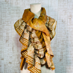 着物リメイク＊黄土色正絹綸子＆鹿の子絞りグラデーションふわふわ＆ひらひらギャザーストール 5枚目の画像