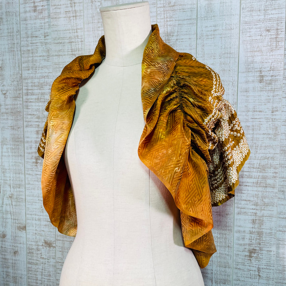 着物リメイク＊黄土色正絹綸子＆鹿の子絞りグラデーションふわふわ＆ひらひらギャザーストール 3枚目の画像