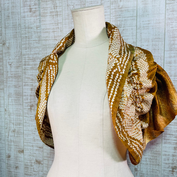 着物リメイク＊黄土色正絹綸子＆鹿の子絞りグラデーションふわふわ＆ひらひらギャザーストール 7枚目の画像