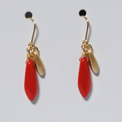 チェコビガラス・ダガーのゴールドチタンピアス（レッド＆ゴールド） 5枚目の画像