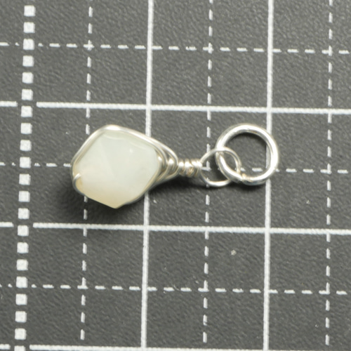 Silver925】ワイヤーラッピングアマゾナイトの華やかなペンダント