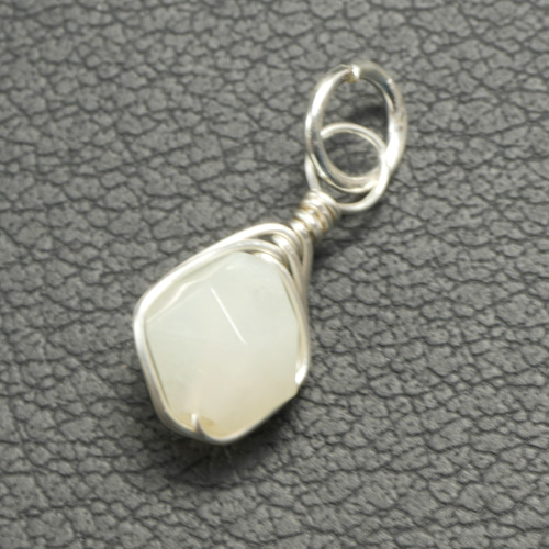 Silver925】ワイヤーラッピングアマゾナイトの華やかなペンダント