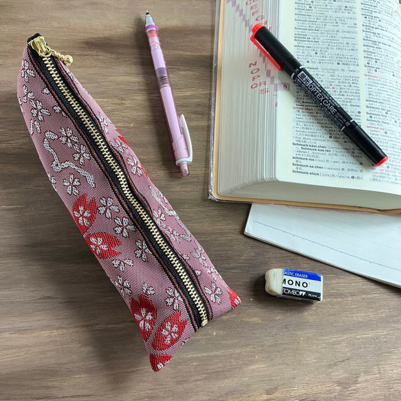 畳縁　笔盒　日式　櫻花盛開　紅色的櫻花 第1張的照片