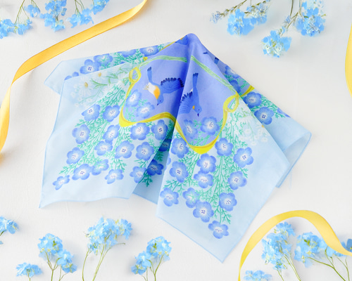 新しい春を後押しする一枚｜ネモフィラと青い鳥 ミニスカーフ 成功を