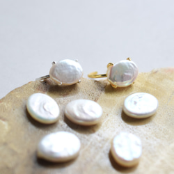 春季新品【低致敏性】銀色和醫用級不銹鋼大號淡水珍珠橢圓形戒指 第13張的照片