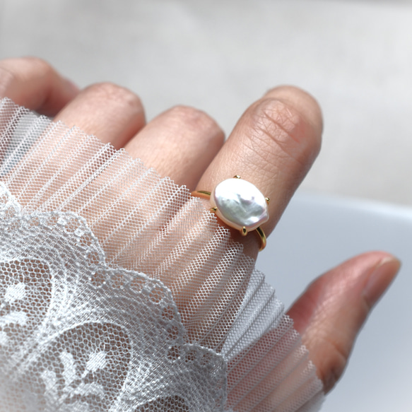 春季新品【低致敏性】銀色和醫用級不銹鋼大號淡水珍珠橢圓形戒指 第15張的照片