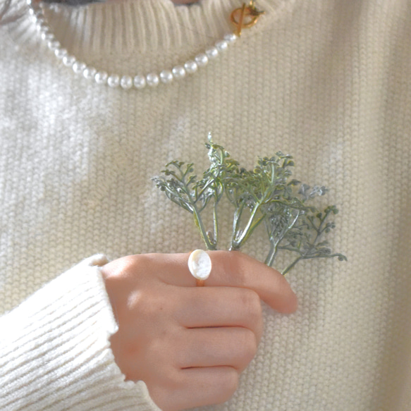 春季新品【低致敏性】銀色和醫用級不銹鋼大號淡水珍珠橢圓形戒指 第12張的照片