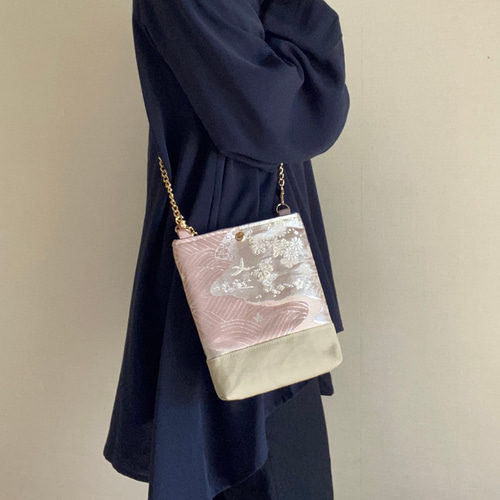 一点物】桜色の帯リメイク ミニショルダーバッグ｜春の和洋折衷 スマホ