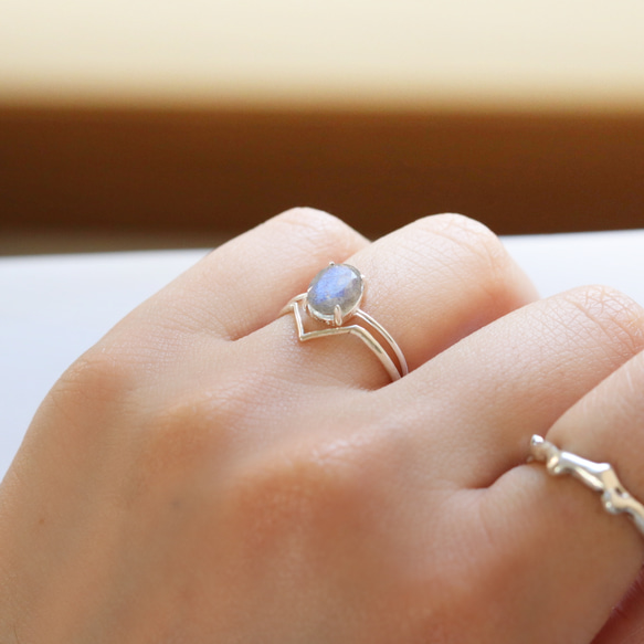 （獨一無二 • 925銀）寶石級拉長石橢圓形銀戒指（8*6毫米，11號） 第8張的照片