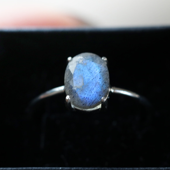 （獨一無二 • 925銀）寶石級拉長石橢圓形銀戒指（8*6毫米，11號） 第2張的照片