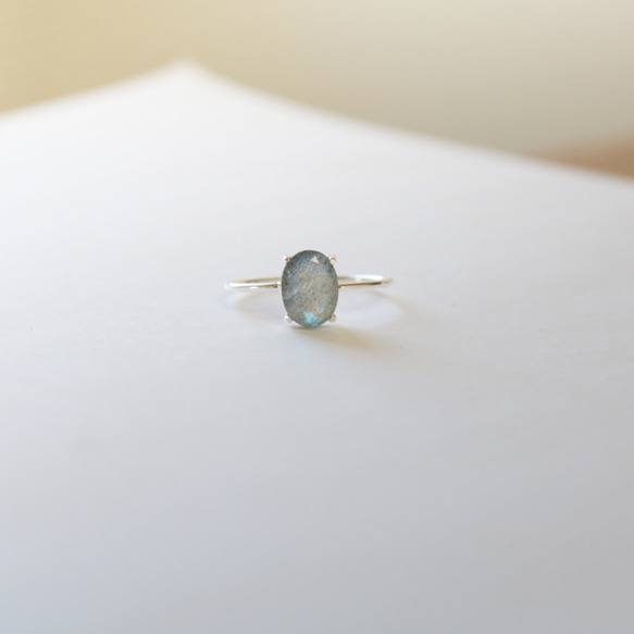 （獨一無二 • 925銀）寶石級拉長石橢圓形銀戒指（8*6毫米，11號） 第7張的照片