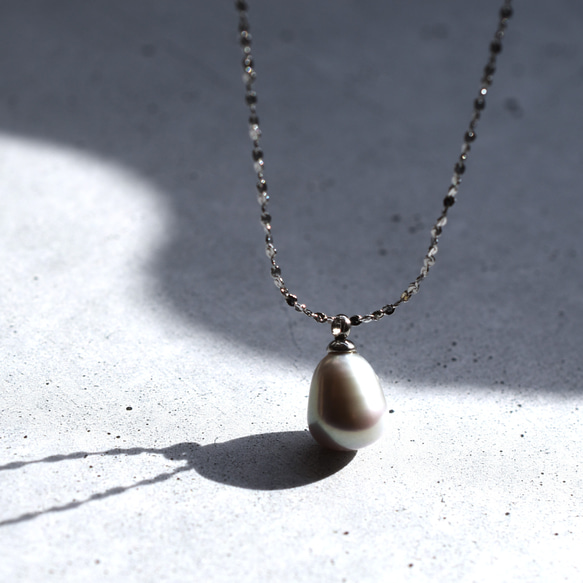 春季新品【自選款式】大號 AAAA 級灰色銀色淡水珍珠吊墜醫用級不銹鋼項鍊 第13張的照片